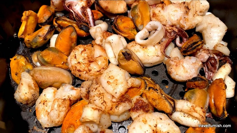 How to Bake Frozen Seafood Mix